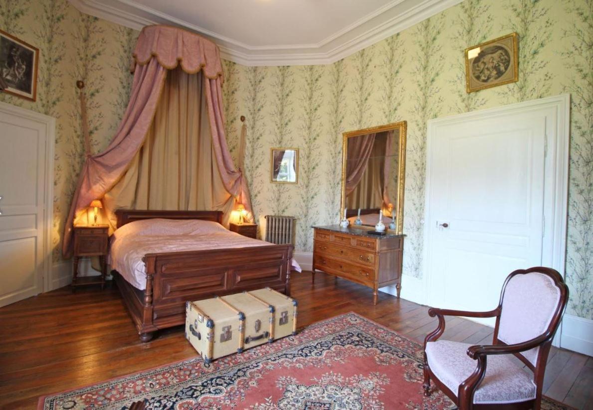 Bed and Breakfast Domaine De Bort Saint-Priest-Taurion Exterior foto