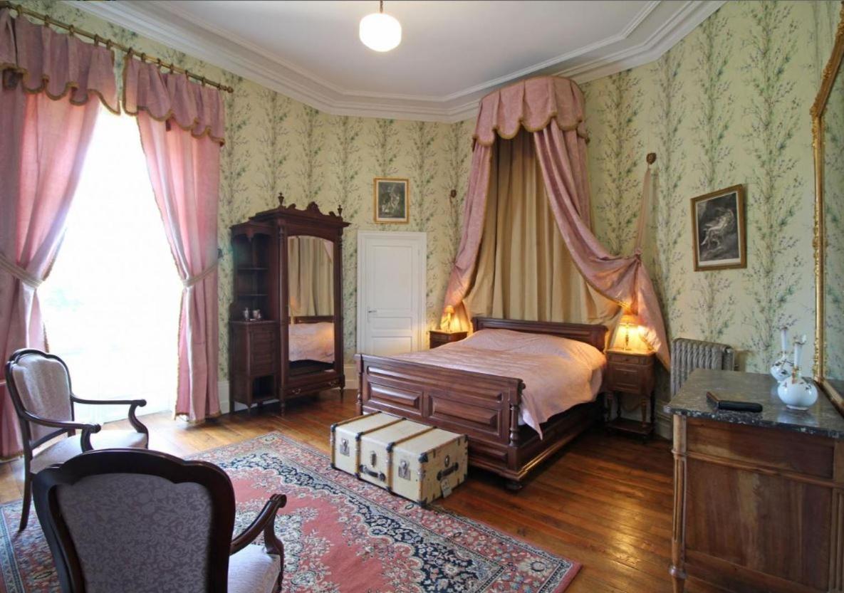 Bed and Breakfast Domaine De Bort Saint-Priest-Taurion Exterior foto