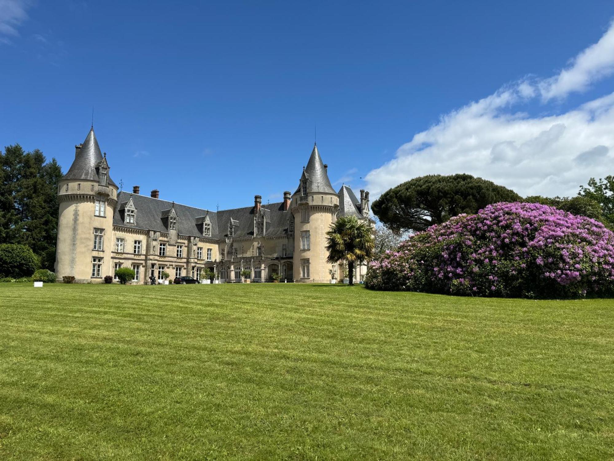 Bed and Breakfast Domaine De Bort Saint-Priest-Taurion Exterior foto